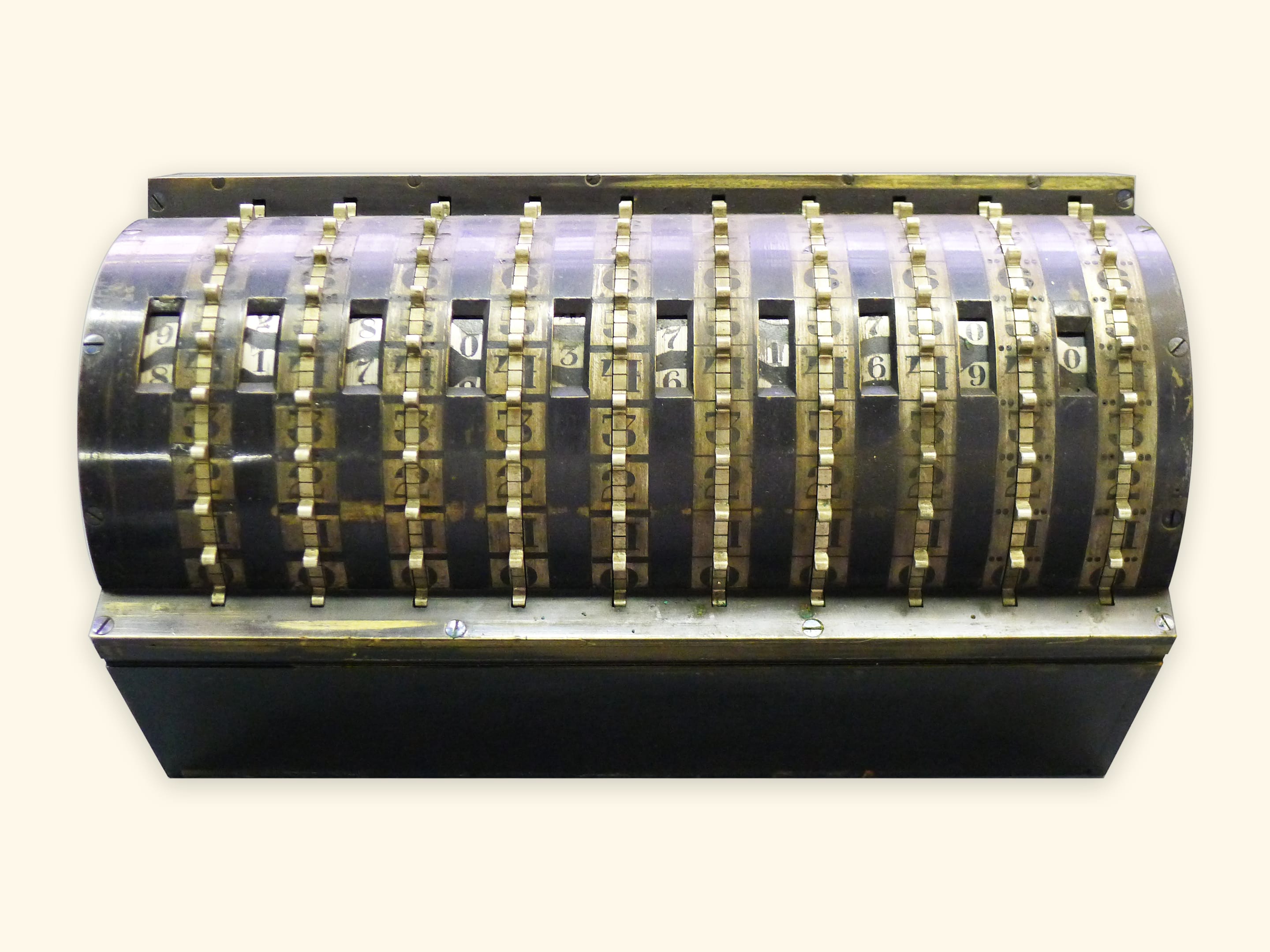 Second model of the arithmometer. Model by Tchebyshev (CNAM)