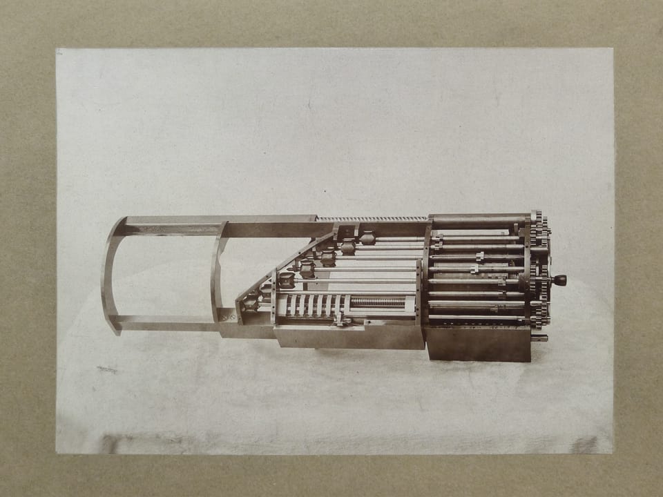 Mechanisms by P. L. Tchebyshev — Arithmometer. Second model with the multiplying attachment — Archive photo of the multiplying attachment (CNAM)