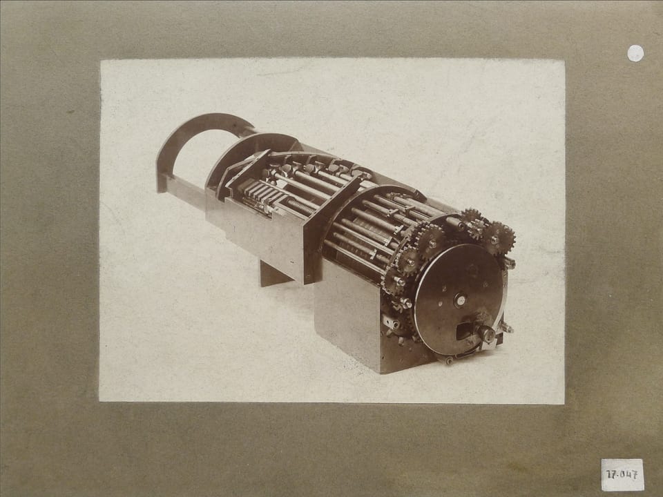 Mechanisms by P. L. Tchebyshev — Arithmometer. Second model with the multiplying attachment — Archive photo of the multiplying attachment (CNAM)