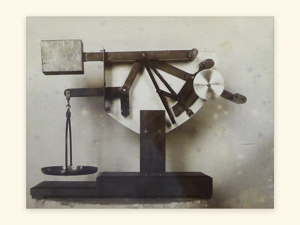 Mechanisms by P. L. Tchebyshev — Balance — Archive photo (CNAM)