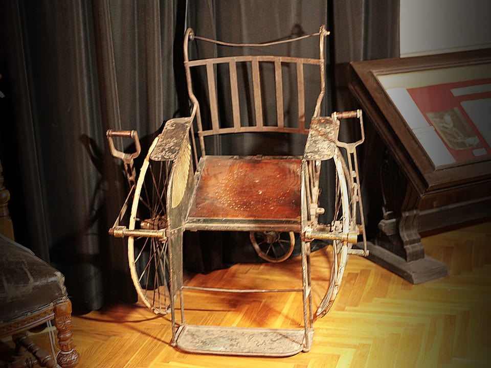 Mechanisms by P. L. Tchebyshev — Wheelchair — Model by Tchebyshev (Museum of St. Petersburg University)